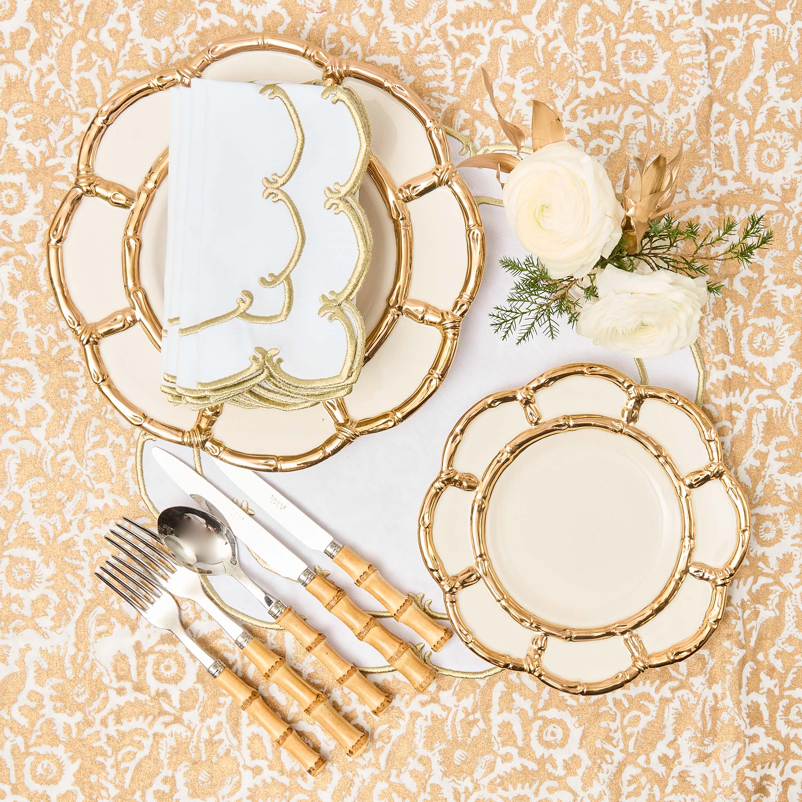 White & Gold Amanda Linen Napkins, Set of 4 | Mrs. Alice