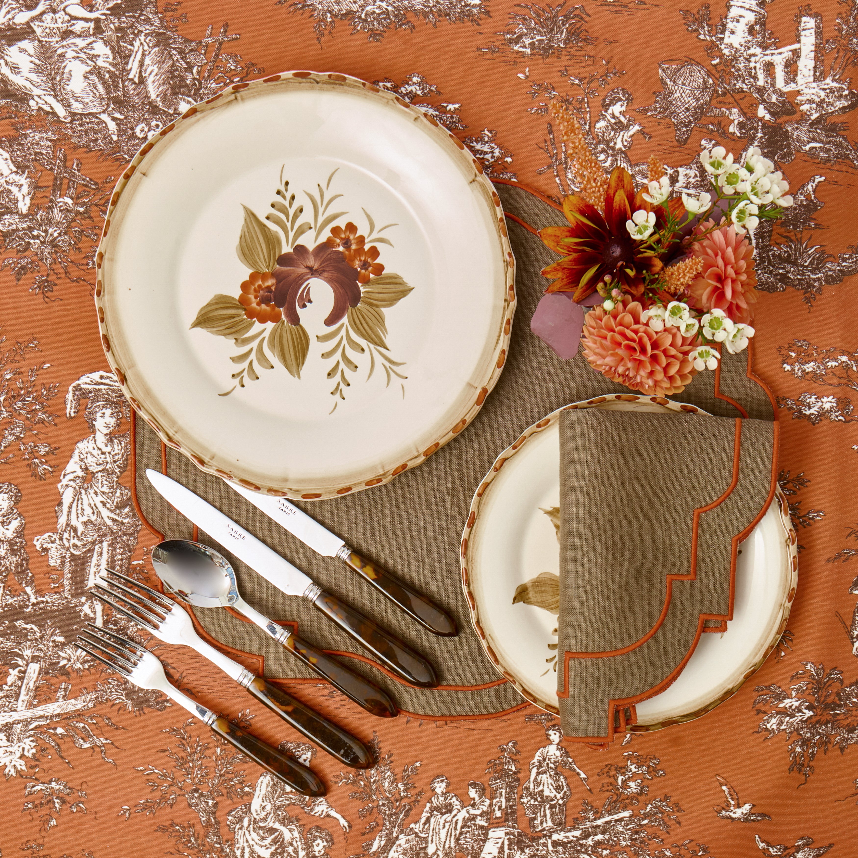 Mustard & Chocolate Garland Dinner & Starter Plates (Set of 8)
