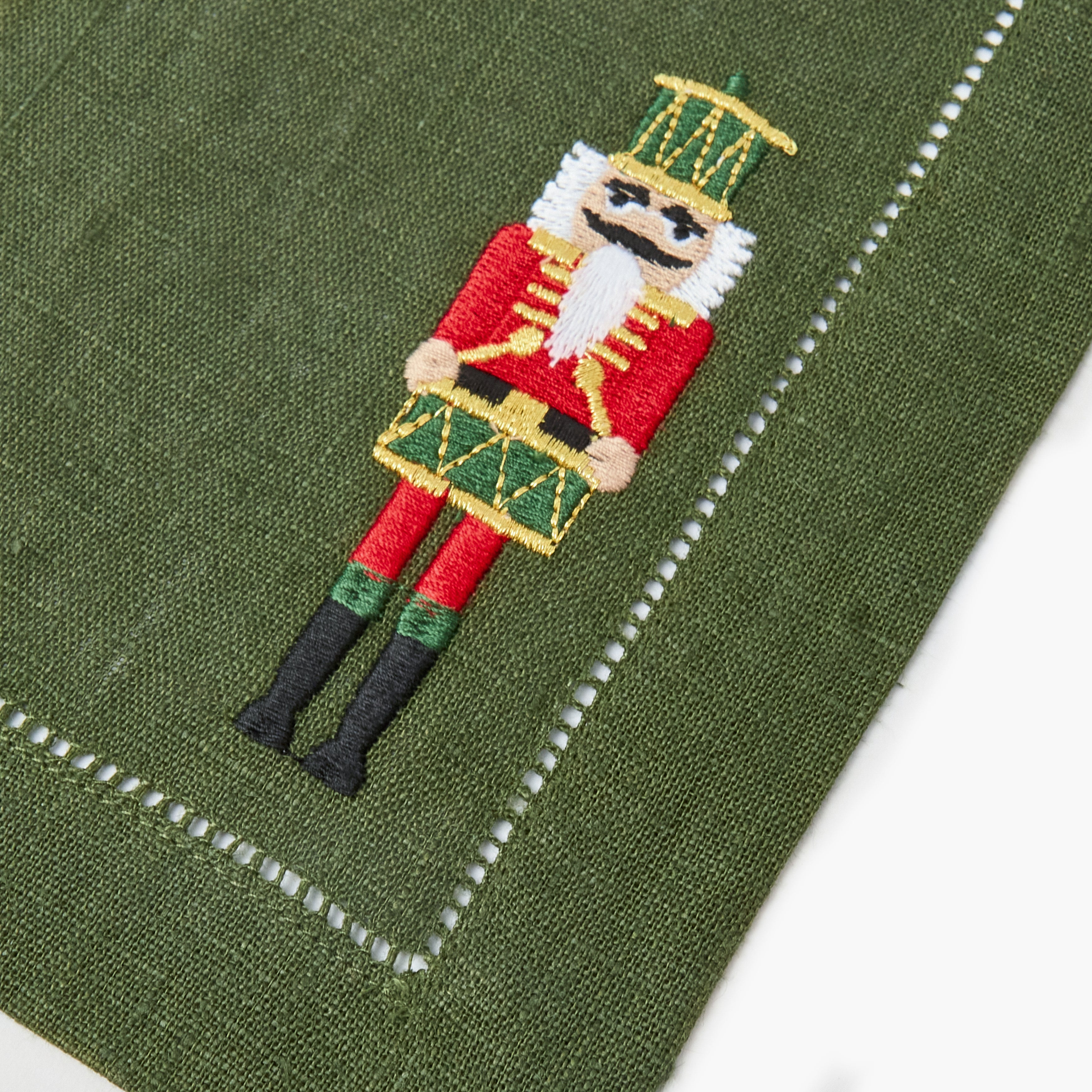 Forest Green Holly Garland Placemats & Nutcracker Napkins (Set of 8)