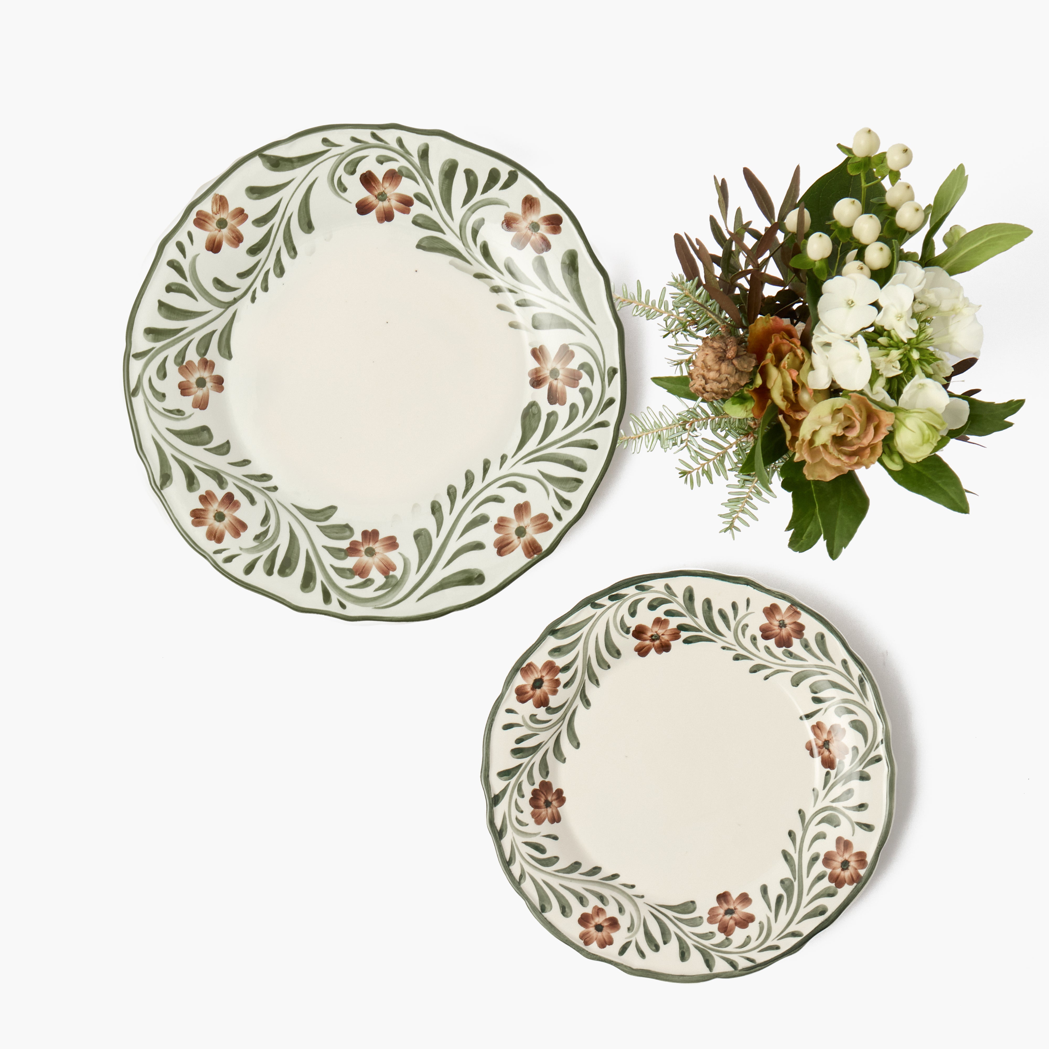 Green Alpine Floral Garland Starter Plate