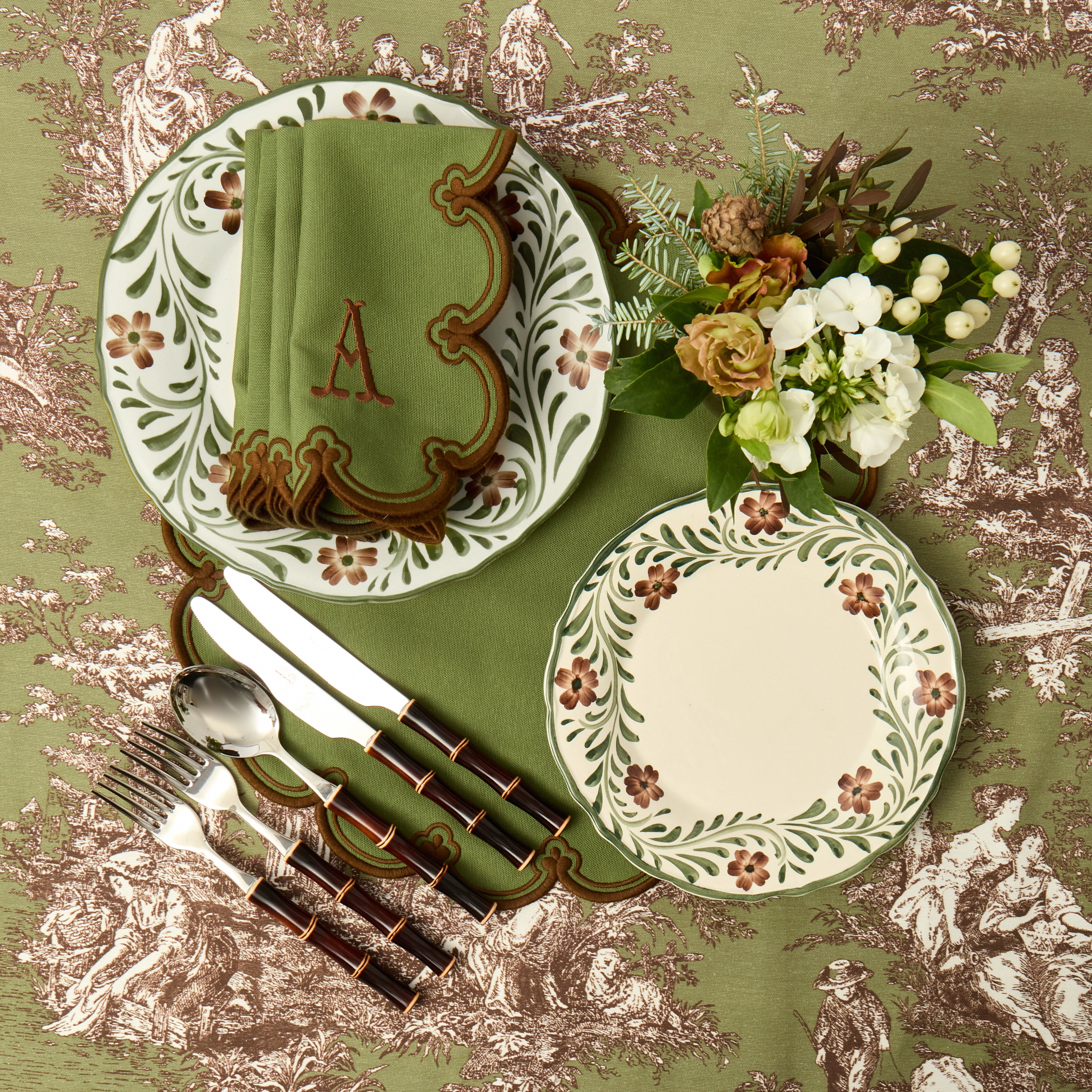 Green Alpine Floral Garland Starter Plate