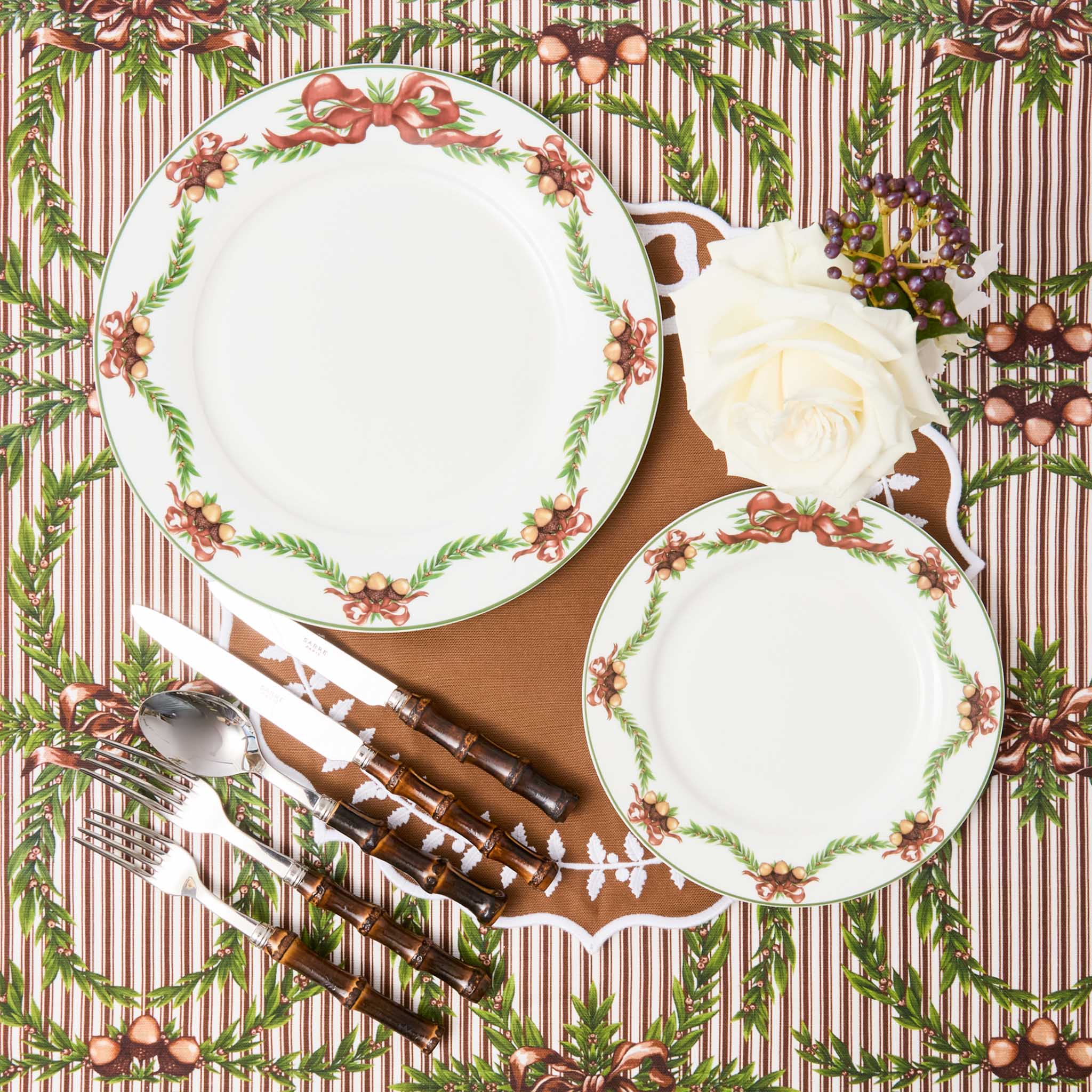 Acorn Garland Dinner & Starter Plates (Set of 8)