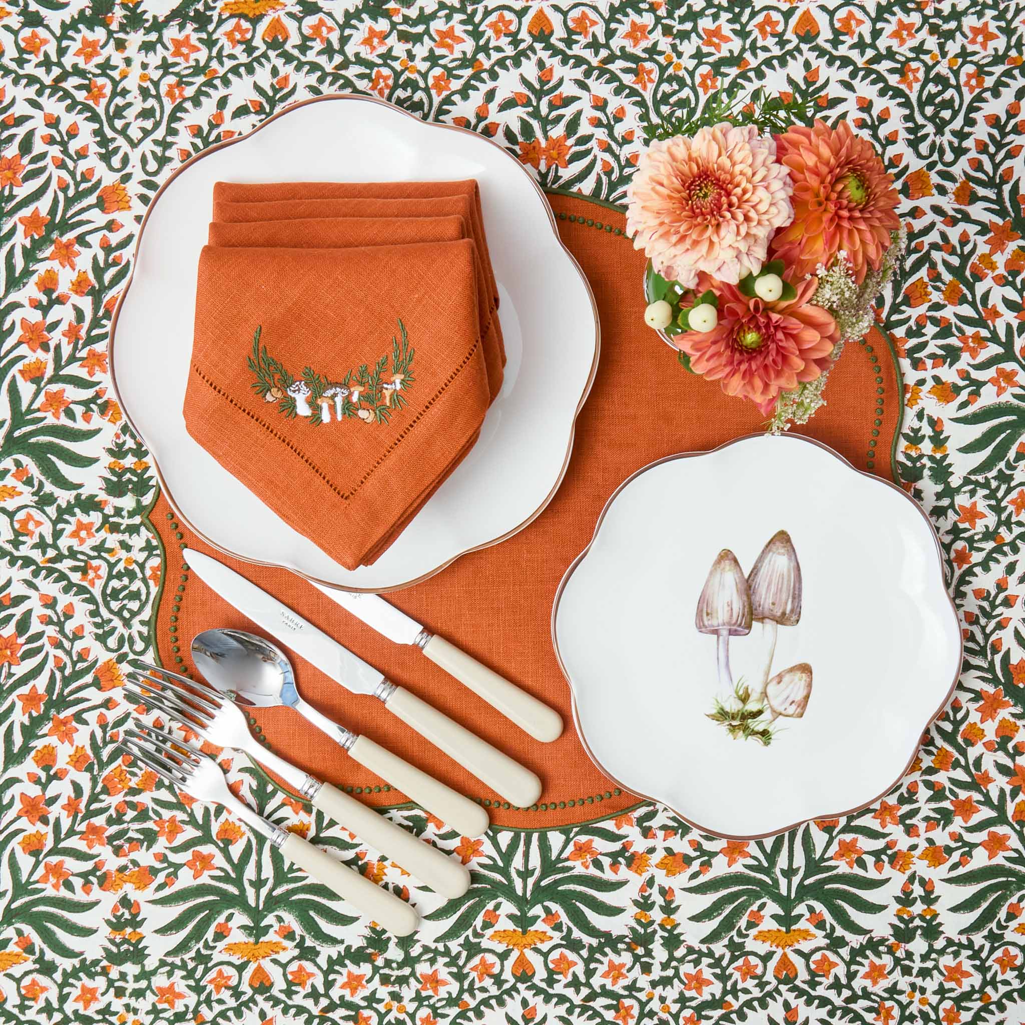 Scalloped Mushroom Starter Plate (Grey)