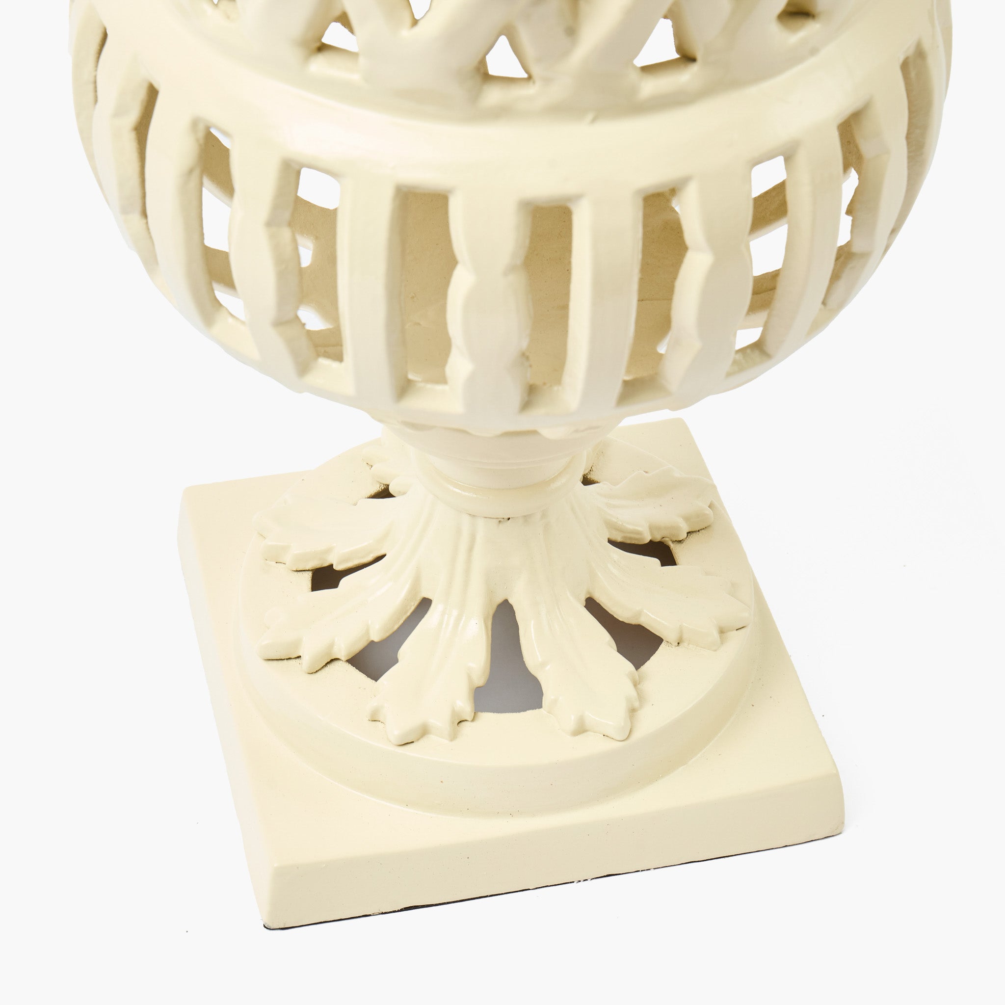 Adelaide Putty Lattice Urn