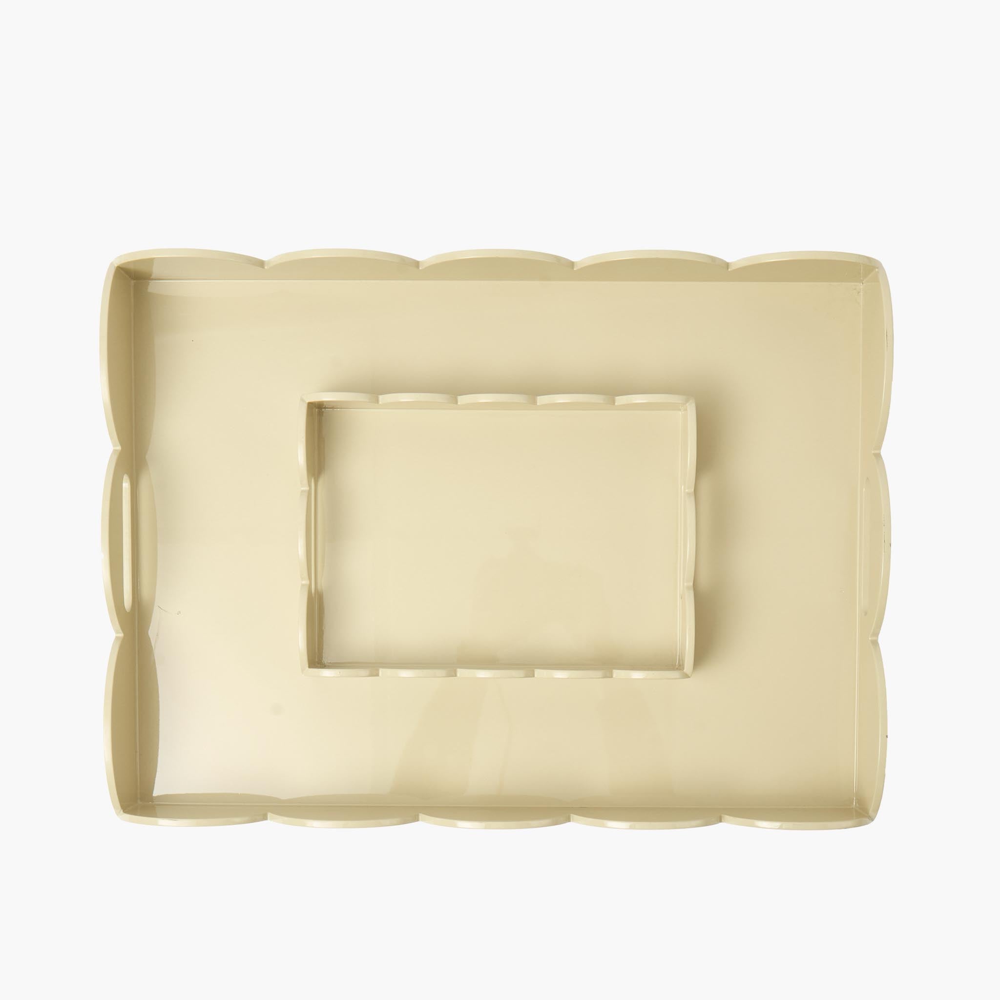 Putty Small Scalloped Lacquer Tray