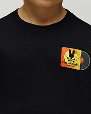 KIDS REN BACK GRAPHIC TEE vue 3