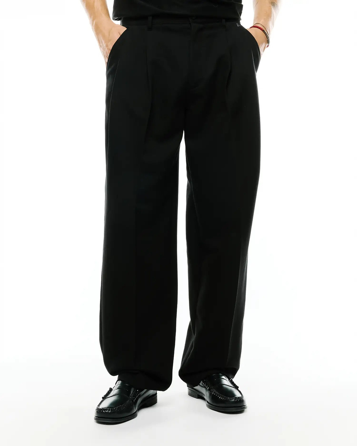 Men's Wayde Wide-Leg Pleated Pants in black, featuring a relaxed wide-leg fit, smooth fabric, and prominent front pleats for a refined streetwear look. (2)
