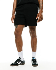 Mens Arlen Seersucker Short in black, featuring a relaxed fit and distinct seersucker texture, with a small embroidered Psycho Bunny skull logo on the lower left leg.