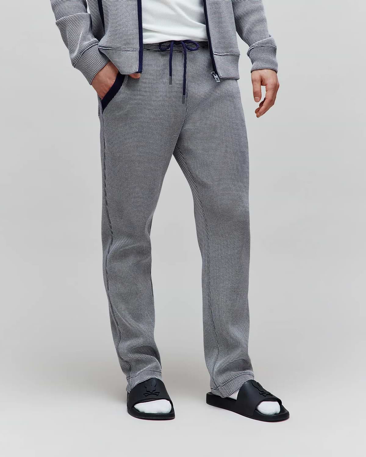 Mens Maxton Two Tone Jogger in a navy and white micro-patterned textured knit, featuring a relaxed fit, navy drawstring waist, and navy trimmed side pockets.