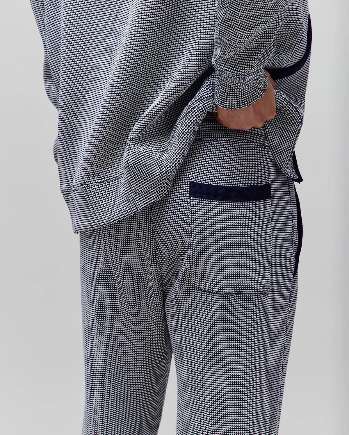 Mens Maxton Two Tone Jogger in a navy and white micro-pattern knit, with a relaxed fit, solid navy side piping, ribbed cuffs, and a back pocket with navy trim.