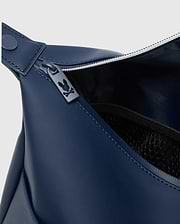 Classic Bunny Toiletry Kit in deep navy blue, featuring a smooth, matte synthetic exterior, white zipper teeth, a custom dark grey Psycho Bunny skull logo zipper pull, and an interior mesh pocket.