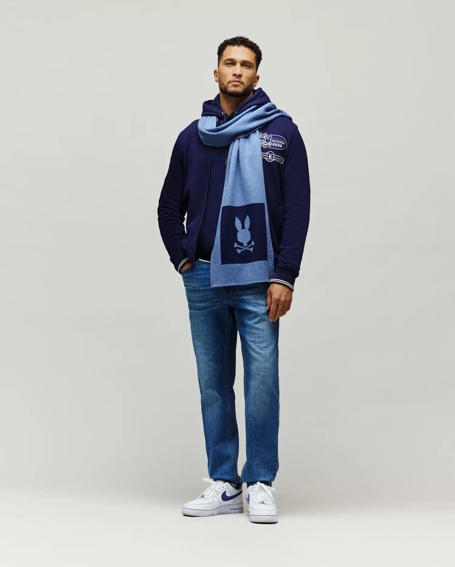 MENS DARIAN SQUARE LOGO SCARF vue 3