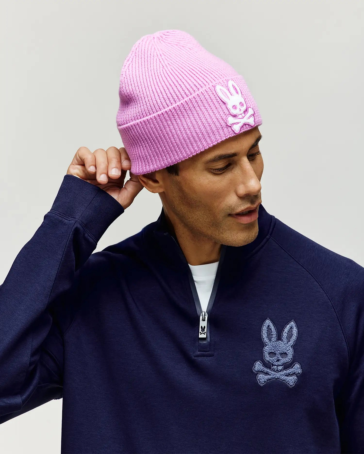 TUQUE AVEC ÉCUSSON EN CHENILLE