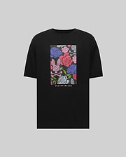 The Psycho Bunny MENS ROWEN OVERSIZED TEE (MT0200194) is a black relaxed-fit shirt with a vibrant chest floral graphic—pink, blue, and red roses plus a white bunny logo—and "Psycho Bunny" printed below for a bold touch.