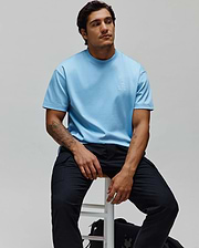 Mens Oscar Oversized Tee in light blue jersey knit, featuring a small white embroidered Psycho Bunny skull logo on the left chest, with a relaxed fit.