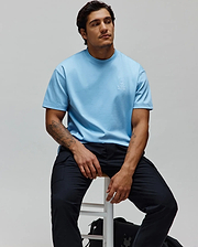Mens Oscar Oversized Tee in light blue jersey knit, featuring a small white embroidered Psycho Bunny skull logo on the left chest, with a relaxed fit.