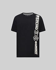 Black Mens Toby Wordmark Tee, a classic fit jersey t-shirt featuring a large cream vertical Psycho Bunny wordmark and iconic bunny skull logo graphic on the right side, with a small logo on the inner collar. (5)