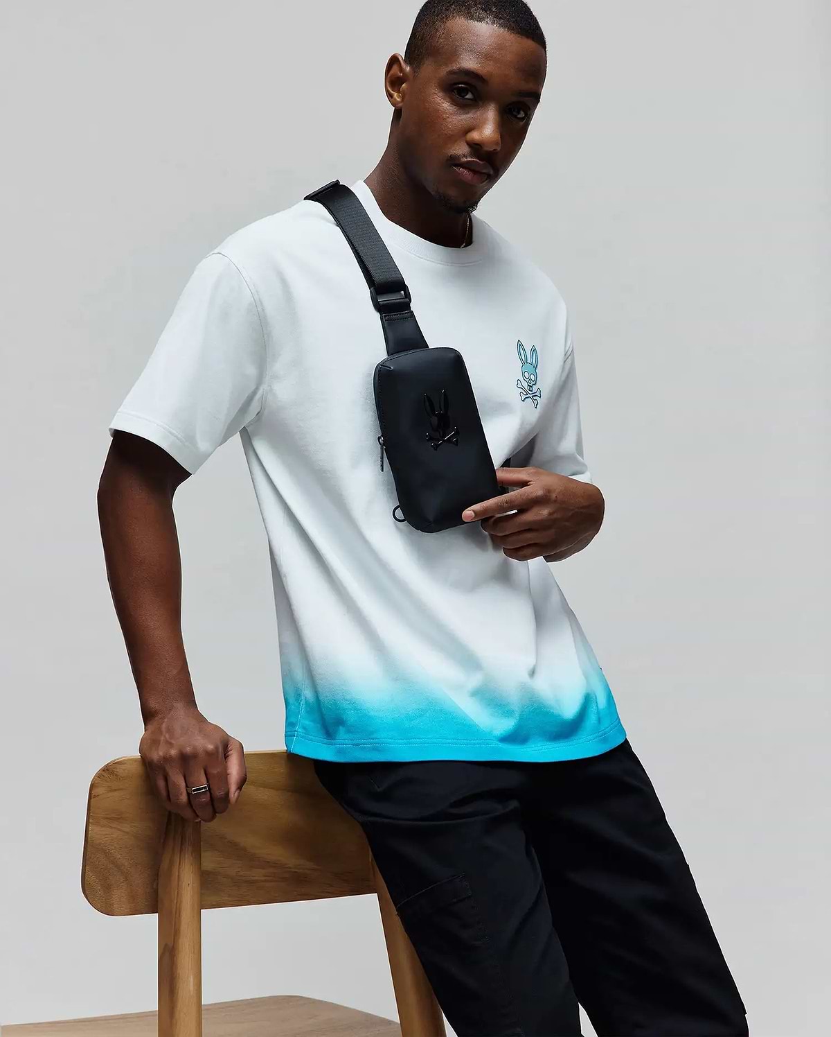 MENS DAX OVERSIZED TEE. White jersey t-shirt with a vibrant blue ombre fade, featuring an embroidered light blue Psycho Bunny skull logo on the left chest, in a relaxed fit. (3)