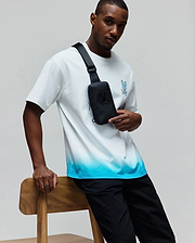 MENS DAX OVERSIZED TEE. White jersey t-shirt with a vibrant blue ombre fade, featuring an embroidered light blue Psycho Bunny skull logo on the left chest, in a relaxed fit. (3)
