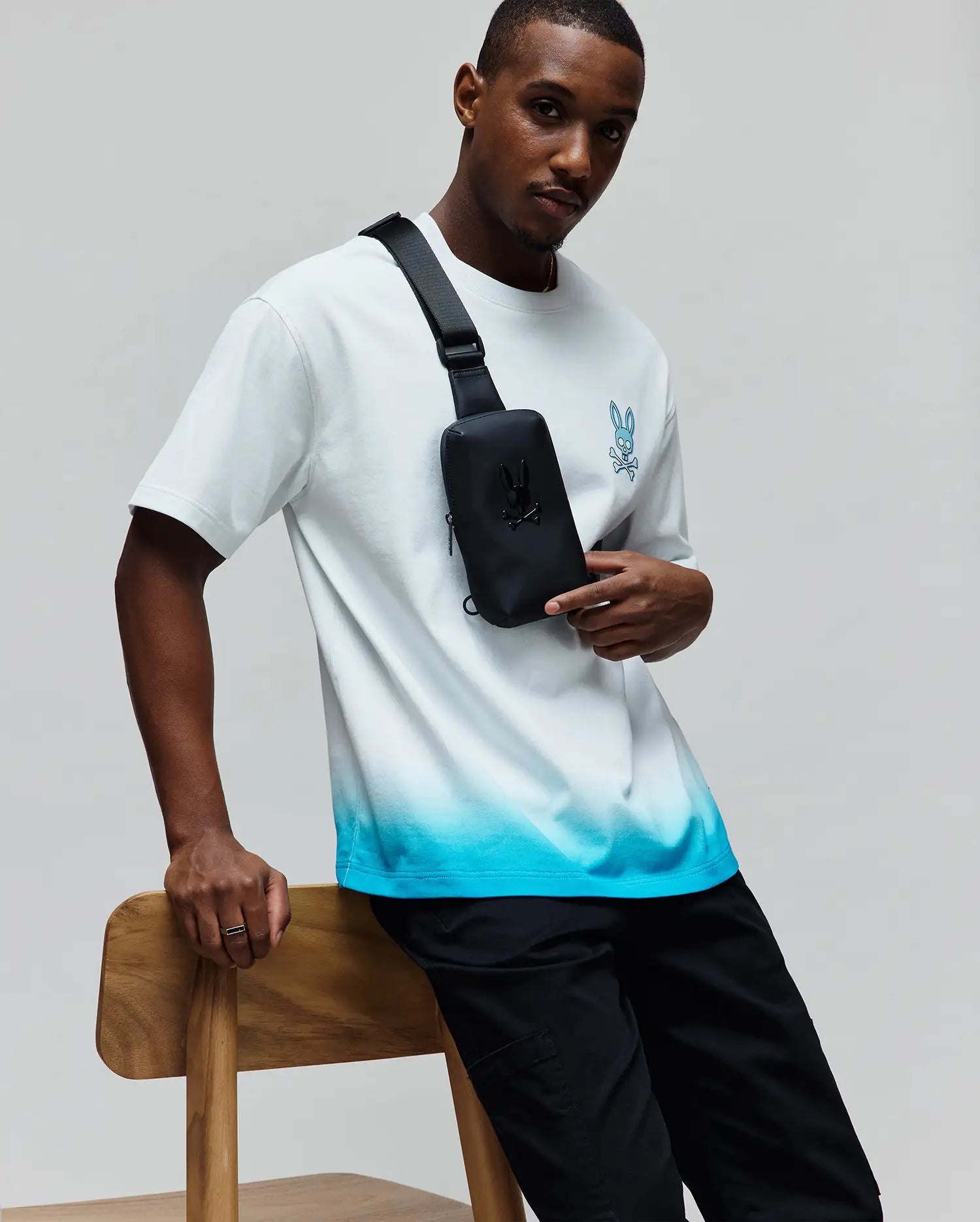 MENS DAX OVERSIZED TEE. White jersey t-shirt with a vibrant blue ombre fade, featuring an embroidered light blue Psycho Bunny skull logo on the left chest, in a relaxed fit. (3)