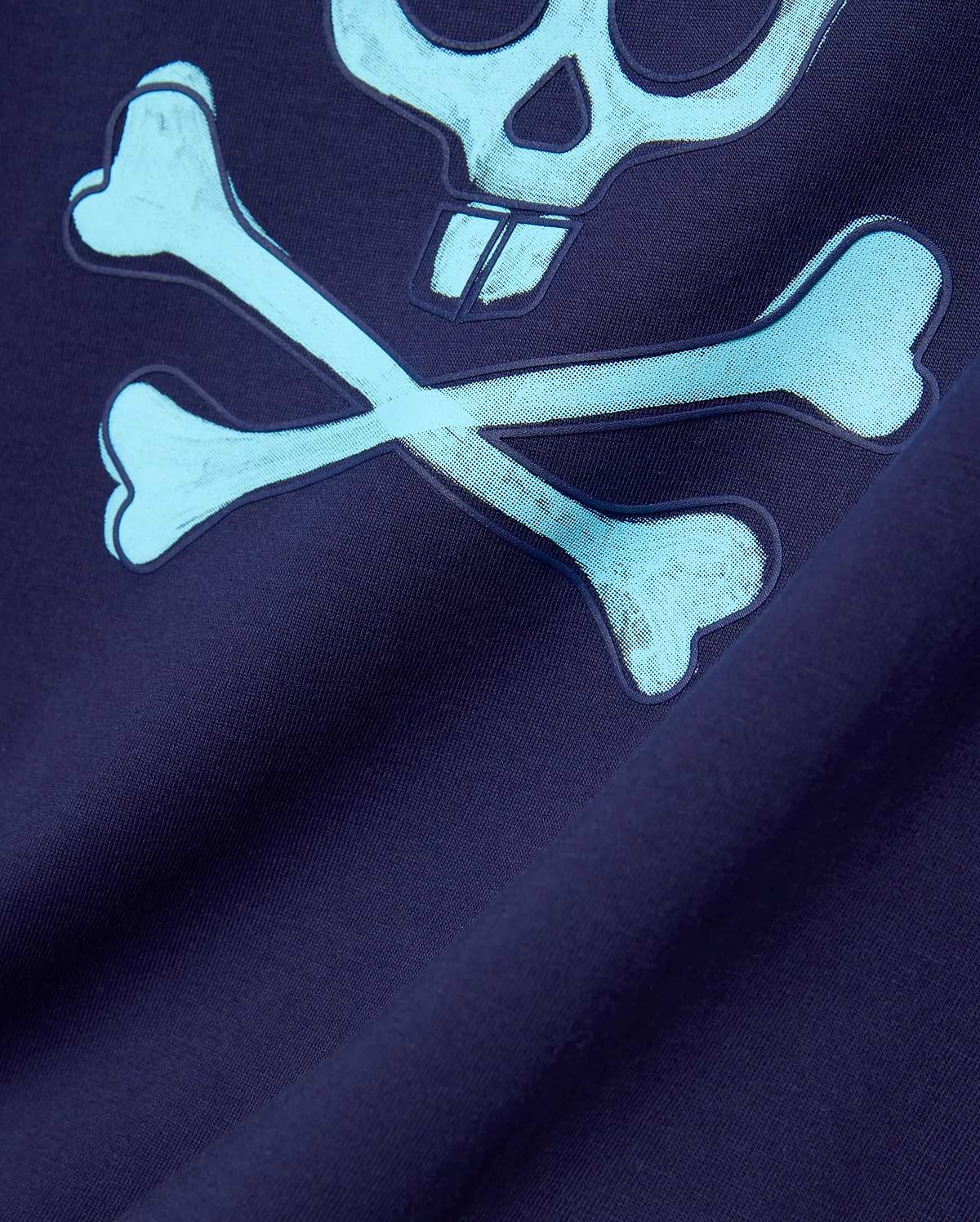 Mens Adler Graphic Tee in navy jersey knit, featuring a large light blue Psycho Bunny skull and crossbones graphic with a textured outline and halftone fill. (5)