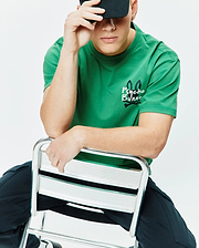 Mens Duncan Relaxed Fit Tee in vibrant green jersey, featuring a relaxed fit and the iconic black and white Psycho Bunny skull logo with text and crossbones on the left chest.