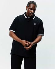 MENS BIG AND TALL HOLDEN PIQUE POLO in black, featuring a classic fit, white tipping on the collar and cuffs, and a small embroidered Psycho Bunny skull logo on the left chest.
