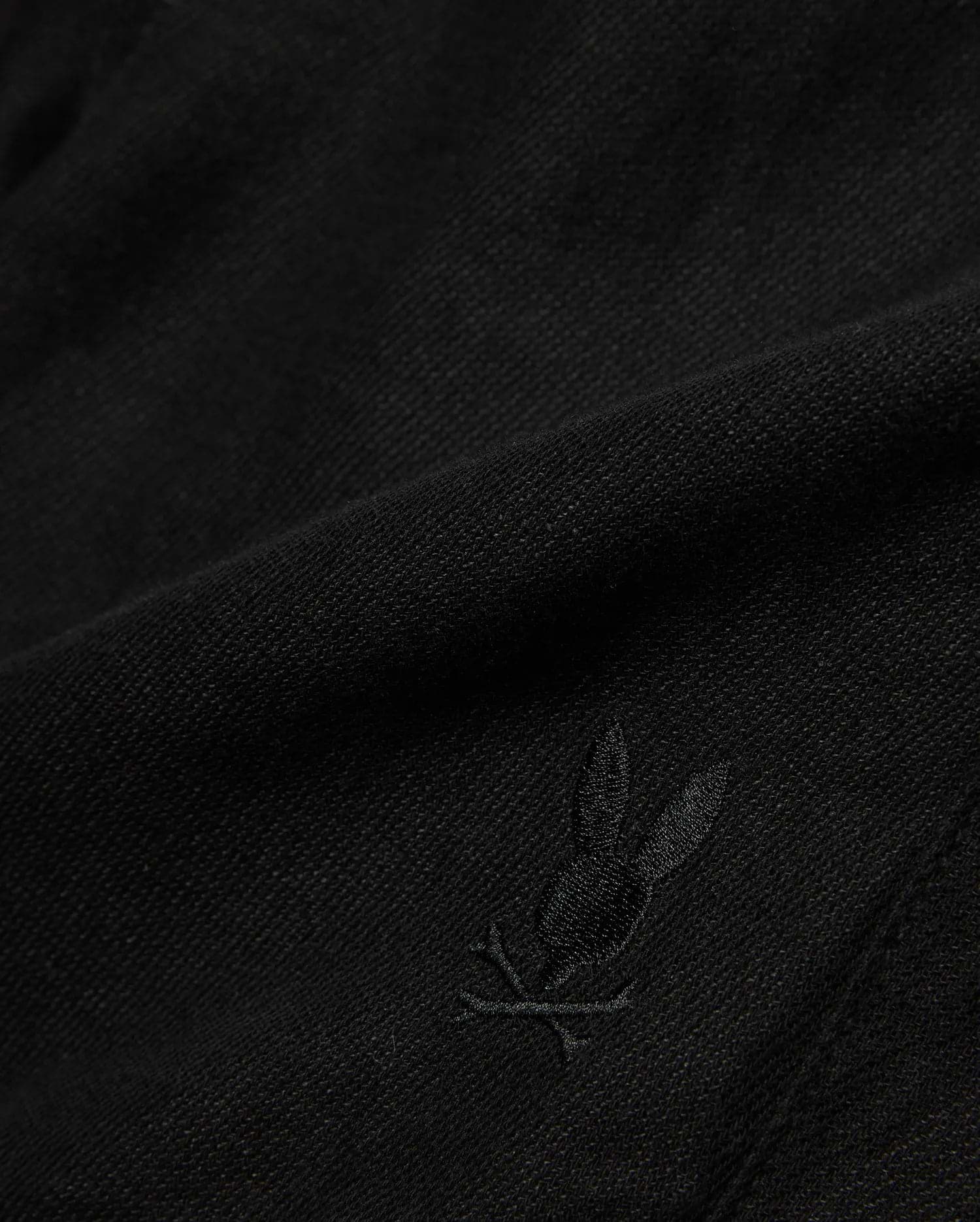 Kids Brad Linen Short in classic black, crafted from a breathable linen blend with a subtle woven texture, featuring a small, tonal embroidered Psycho Bunny skull logo.