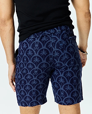Mens Brad Linen Short 8 1/2, navy blue with a light blue all-over pattern of palm trees and Psycho Bunny skull logos in a scalloped design, classic fit linen blend.