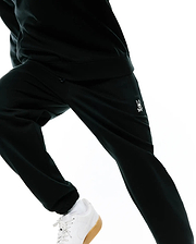 MENS TERRENCE BRUSHED FLEECE SWEATPANT in black, featuring a relaxed fit, cuffed ankles, and a small, white embroidered Psycho Bunny skull logo on the left thigh.