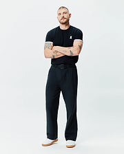 Black Mens Holden Tee in classic fit jersey knit, featuring a small white embroidered Psycho Bunny skull logo on the left chest and white ribbed cuffs.