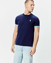 Mens Holden Tee, navy blue jersey t-shirt with a classic fit, featuring light blue ribbed cuffs and a small, embroidered light blue Psycho Bunny skull logo on the left chest. (1)