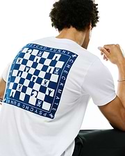 HERREN-KNIGHT-T-SHIRT AUS PIMA-BAUMWOLLE MIT RÜCKEN-GRAFIK – MT0200386