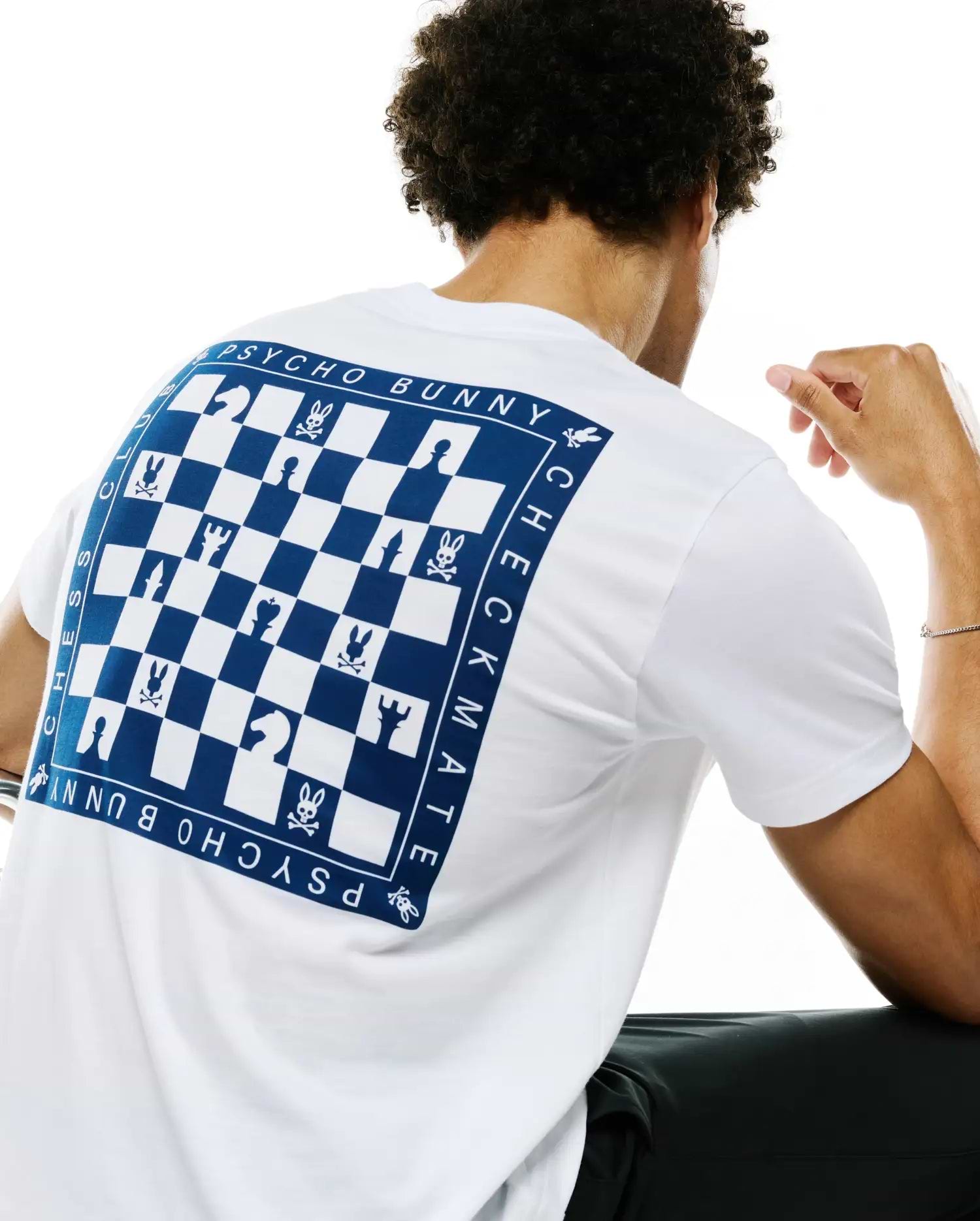 HERREN-KNIGHT-T-SHIRT AUS PIMA-BAUMWOLLE MIT RÜCKEN-GRAFIK – MT0200386