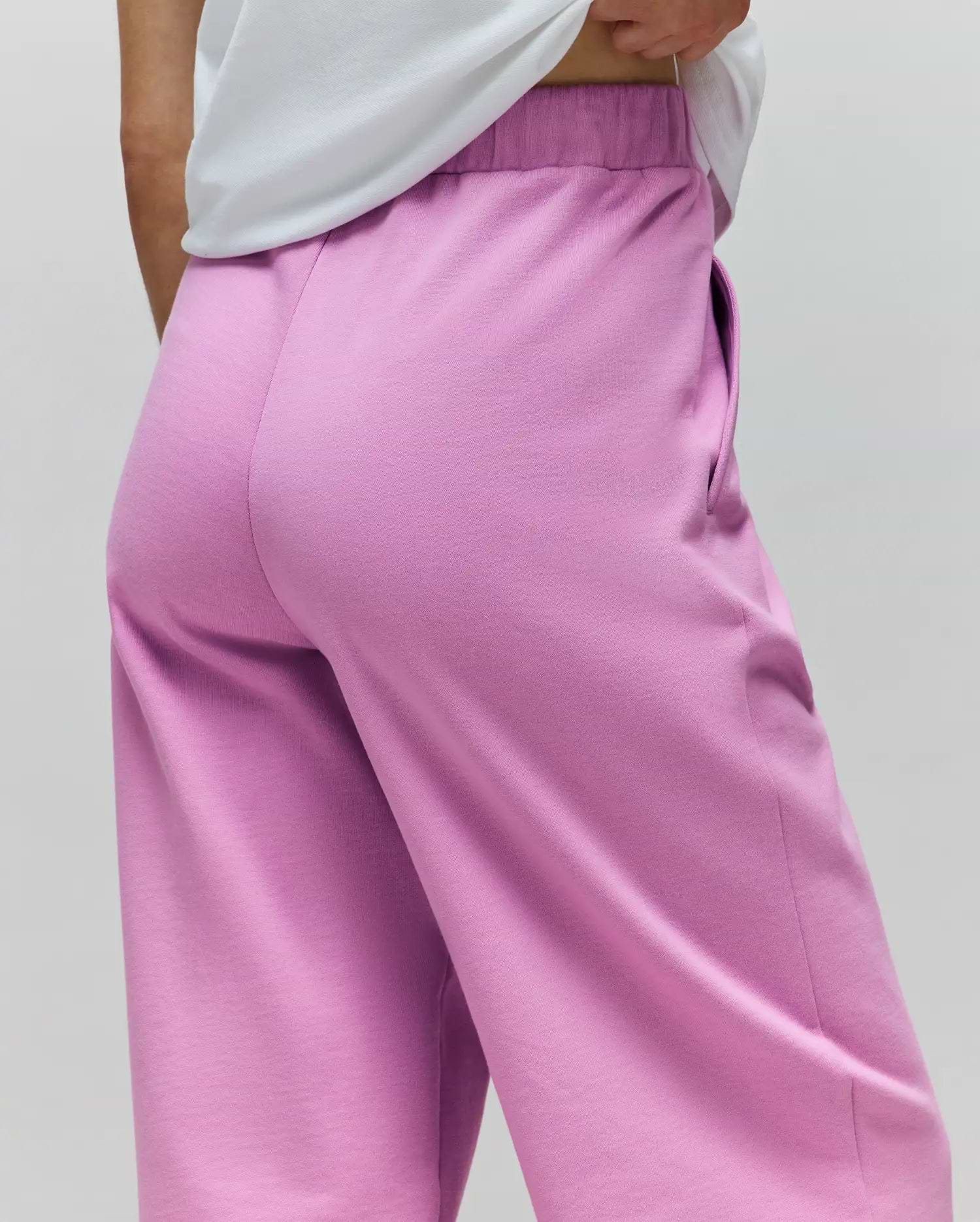 Womens Daisie Fleece Joggers, a relaxed fit style in soft lilac pink fleece fabric, featuring a comfortable elastic waistband and convenient side pockets.
