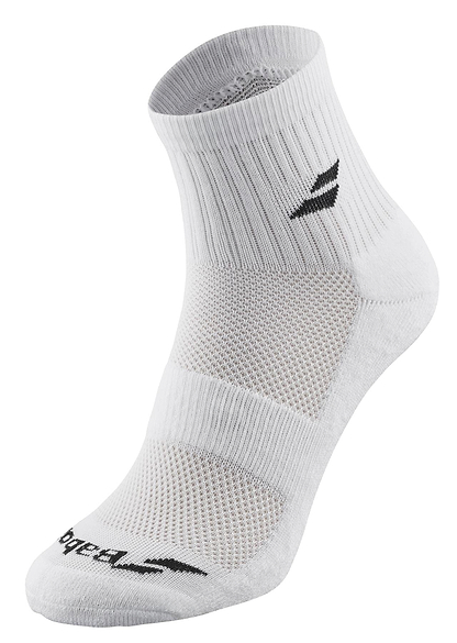 These white Babolat Quarter 3 Pack Badminton Socks feature a ribbed ankle and mesh ventilation zones, ensuring comfort and support. They are ideal for badminton and come with a small black logo near the ankle and at the toe.