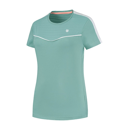 This Nile blue badminton top from K-Swiss, the Tac Hypercourt Round Neck Badminton Top 2, offers a sporty aesthetic with its white accents, including a logo on the chest and a sleek horizontal stripe across the front. Designed for performance, it features a crew neckline and white stripes on each shoulder, making it an ideal match for K-Swiss Hypercourt shoes.