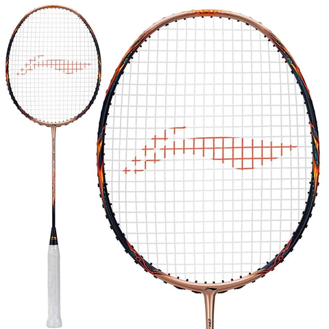 The Li-Ning BladeX 900 Sun Max 3U Badminton Racket, brought to you by Li-Ning, is a professional racket styled with a rose gold finish. It boasts a high-performance shock absorbing system and includes an enlarged depiction of its head for detailed viewing.