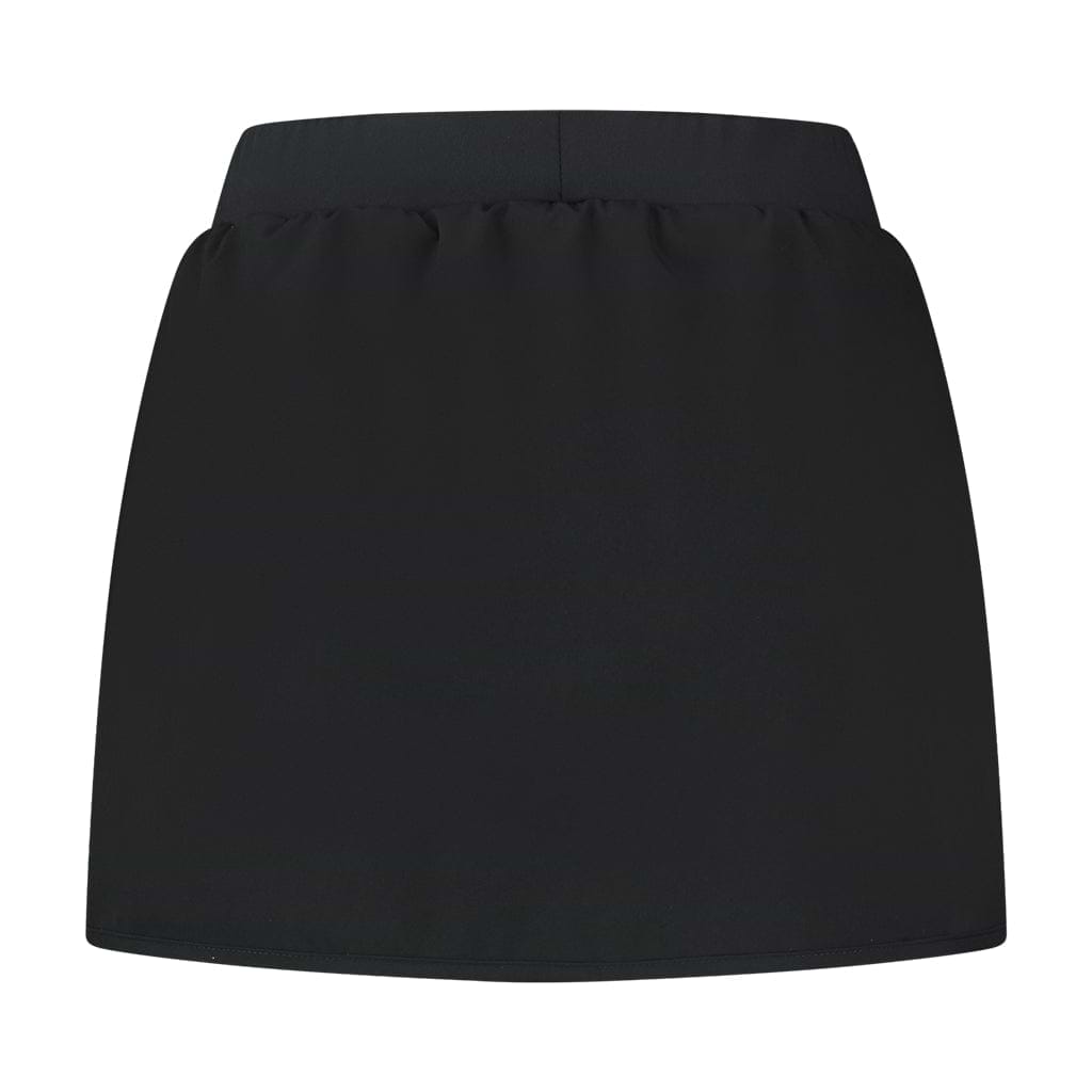 Introducing the K-Swiss Tac Hypercourt Pleated Badminton Skirt 4 in Black from the Hypercourt collection. This skirt boasts a minimalist design with an elastic waistband and smooth seams, crafted from lightweight 100D 4-Way Density Stretch fabric. It features a straight silhouette that stands out beautifully against a white background.