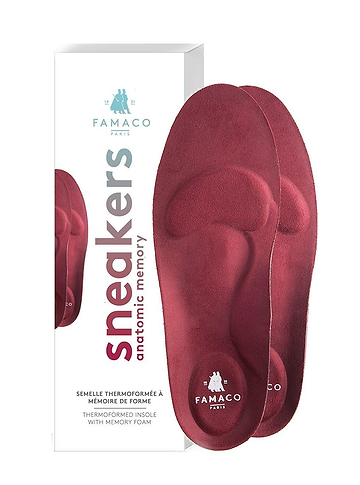 A pair of red Shoestring Famaco Anatomic Insoles, crafted with memory foam for ultimate comfort, are displayed beside their packaging. The box showcases its features: "Sneakers anatomic memory, thermoformée, semelle avec memory foam," underlining the unique design of these specialized insoles.