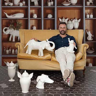 Guille Garcia-Hoz - Ceramic Fauna wallpaper in Fulgor by Coordonne — interior
