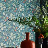 Golden Lily wallpaper van Morris & Co