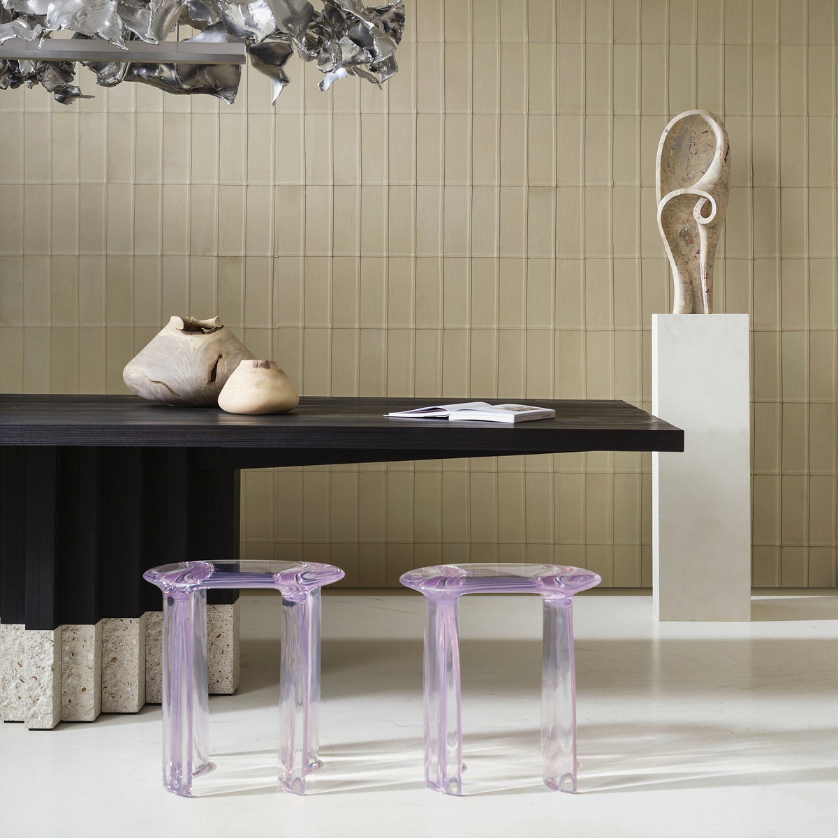 Corium wallpaper collection Arte: Renaissance motieven in een moderne lederen interpretatie