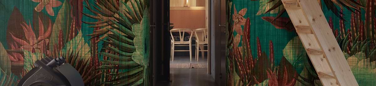 Daisy James wallpaper: Transform your interior with artistic elegance