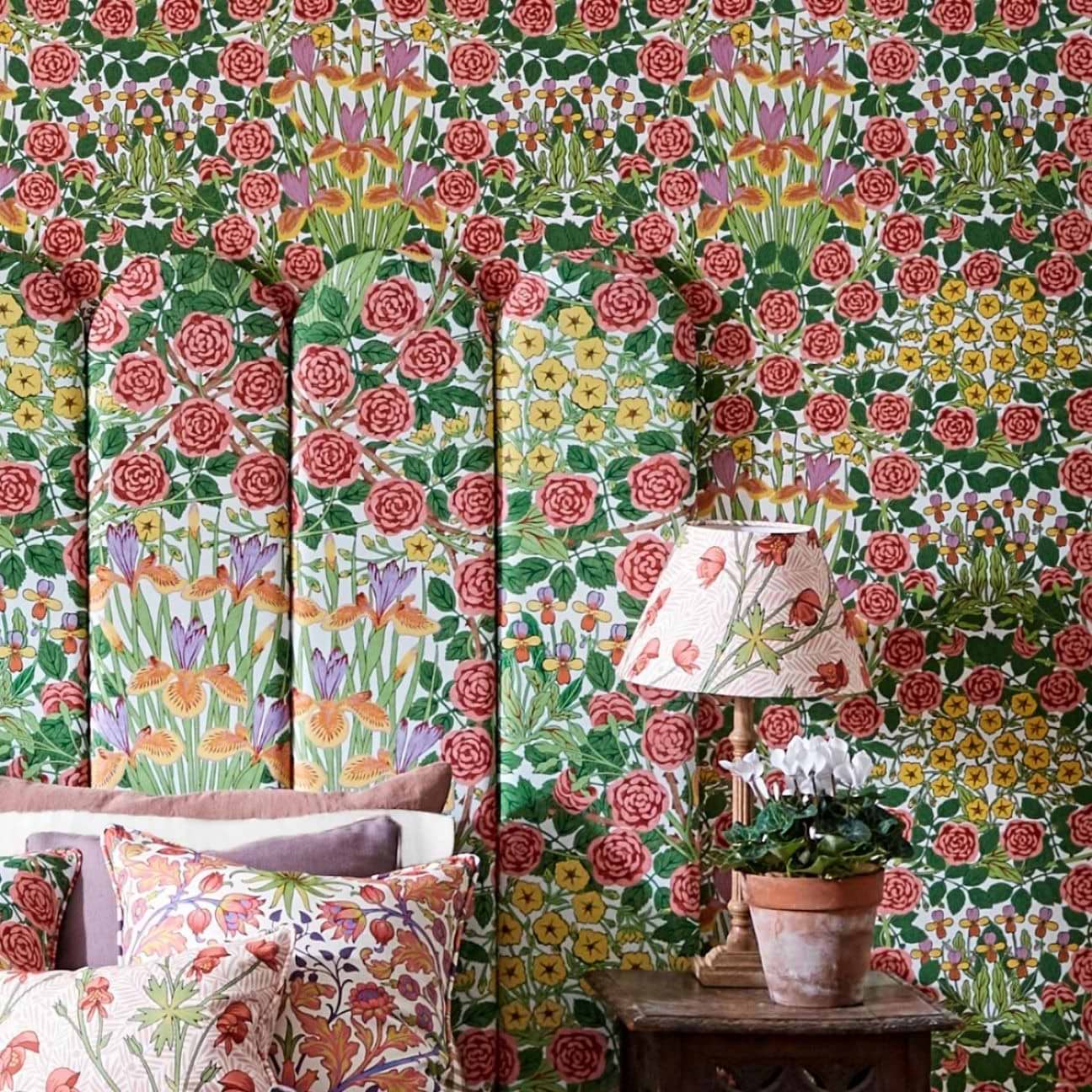 Bedford Park wallpaper collection Morris & Co