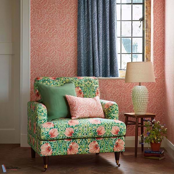 Yew & Aril-behang-Morris & Co-Selected-Wallpapers-Interiors