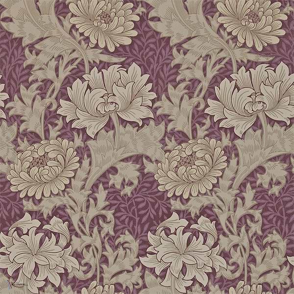 Chrysanthemum behang in Wine van Morris & Co