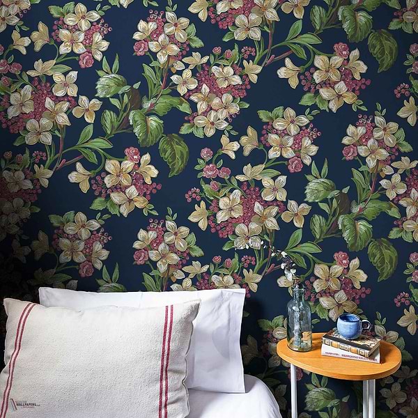 Flowery Tapete in Navy von Coordonne — Interieur