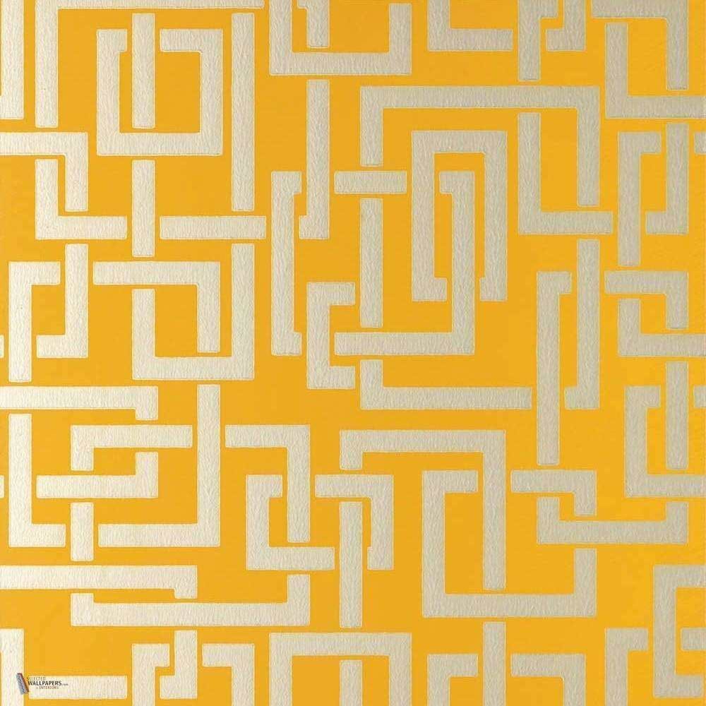 Enigma wallpaper in Bespoke Gold van Farrow & Ball