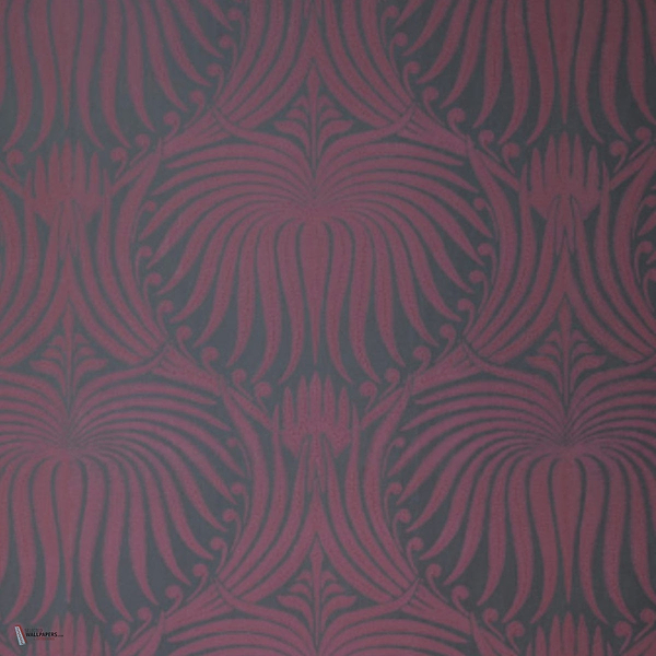 Lotus wallpaper in Brinjal van Farrow & Ball